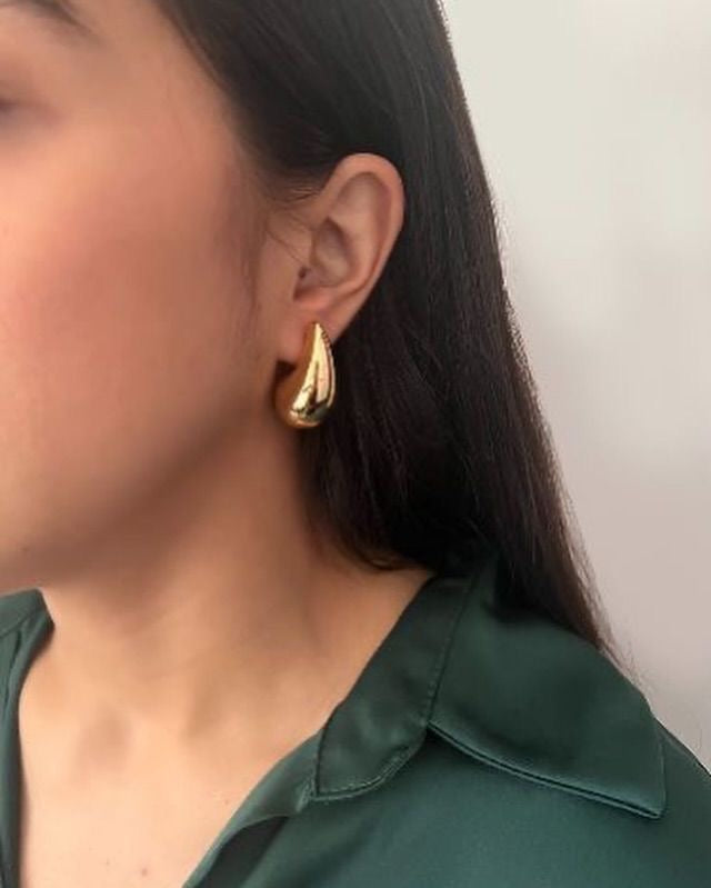 Brincos dourados gota
