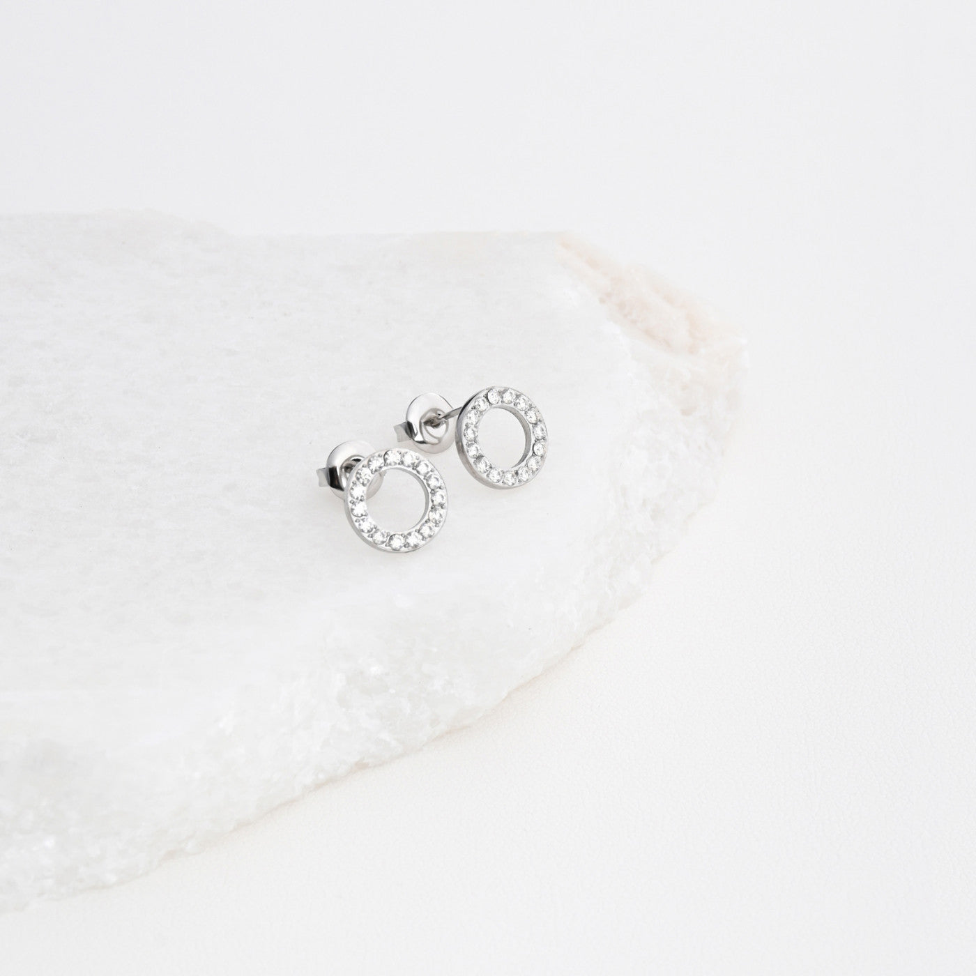 Brincos círculos zirconias