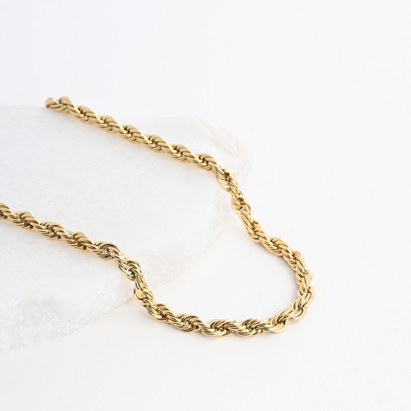 Colar cordão entrelaçado